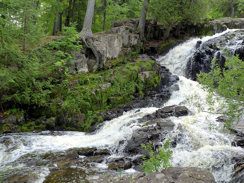 chester creek waterfall duluth, mn