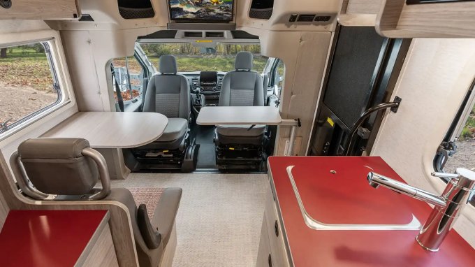 winnebago ekko lounge